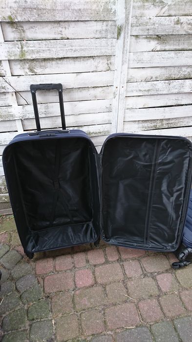 Walizka podróżna srednia  1 szt ultra lekkia nowe