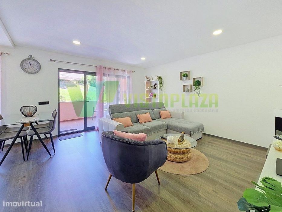 Apartamento T2 com Grandes Varandas e Garagem Box no Barranco do Ro...