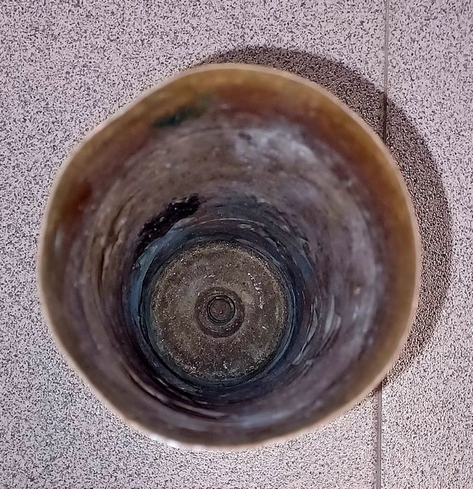 Trench Art em cápsulas francesas de 75 mm (com relevo vegetal/vaso)