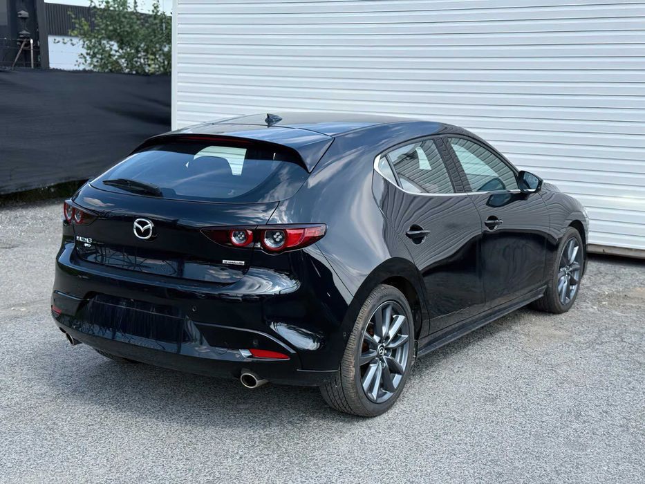 Mazda 3      2021
