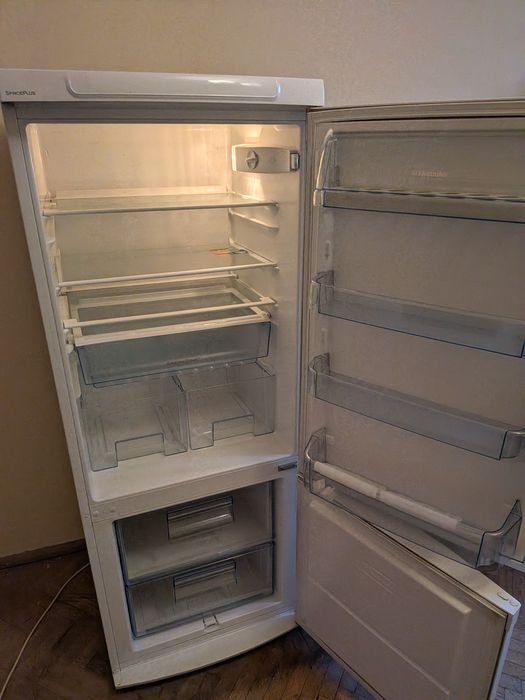 Sprawna lodówka Electrolux - super stan wizualny