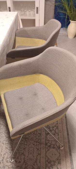 Sześć obrotowych krzeseł  firmy Brunner