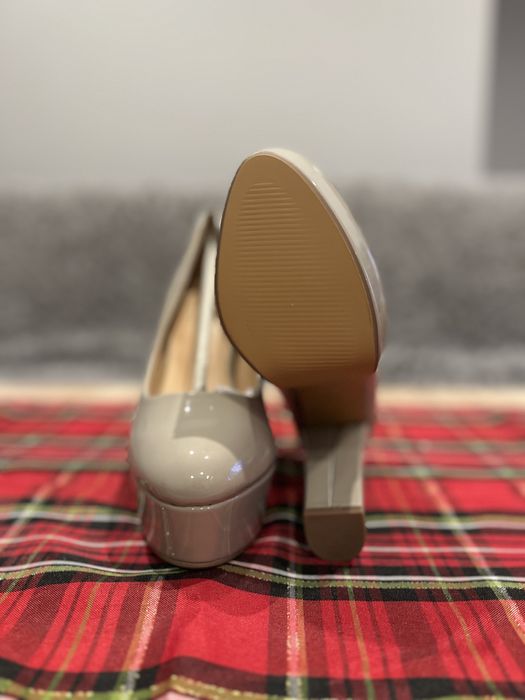Nowe buty na wysokim obcasie z platforma  rozmiar 38