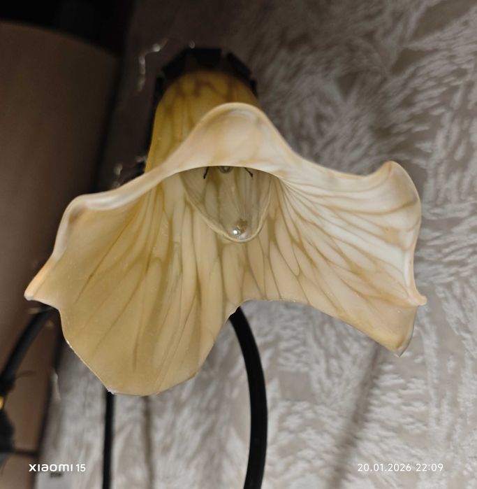 Продам торшер столик стеклянный светильник три плафона цветы 220 розет