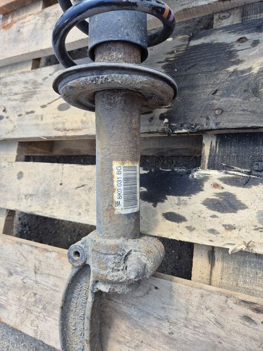 Amortyzator przod przedni sprężyna zwrotnica mocowanie Audi A4 B8