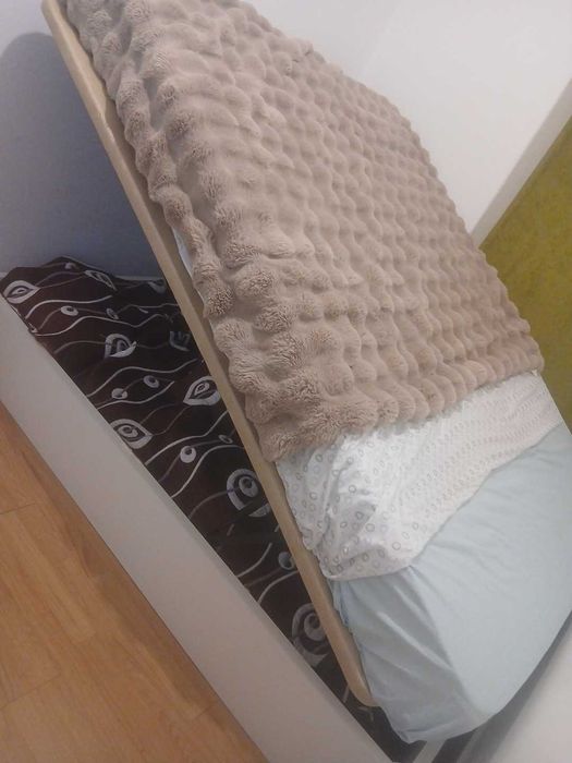 Vendo cama de casal, com estrado elevatório64552930324609121