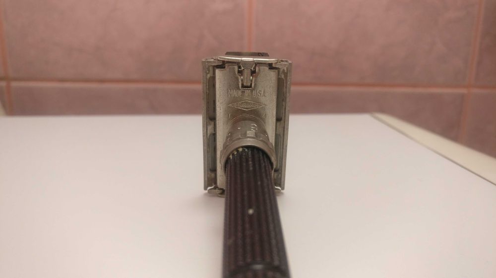 Станок Gillette (безпечна бритва / безопасная бритва).