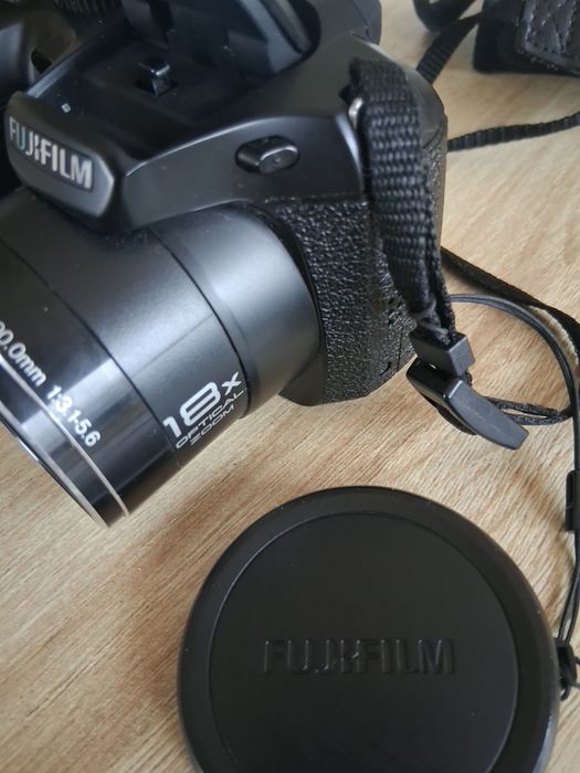 Câmara digital Fugifilm , 18 x optical zoom - 14 MP