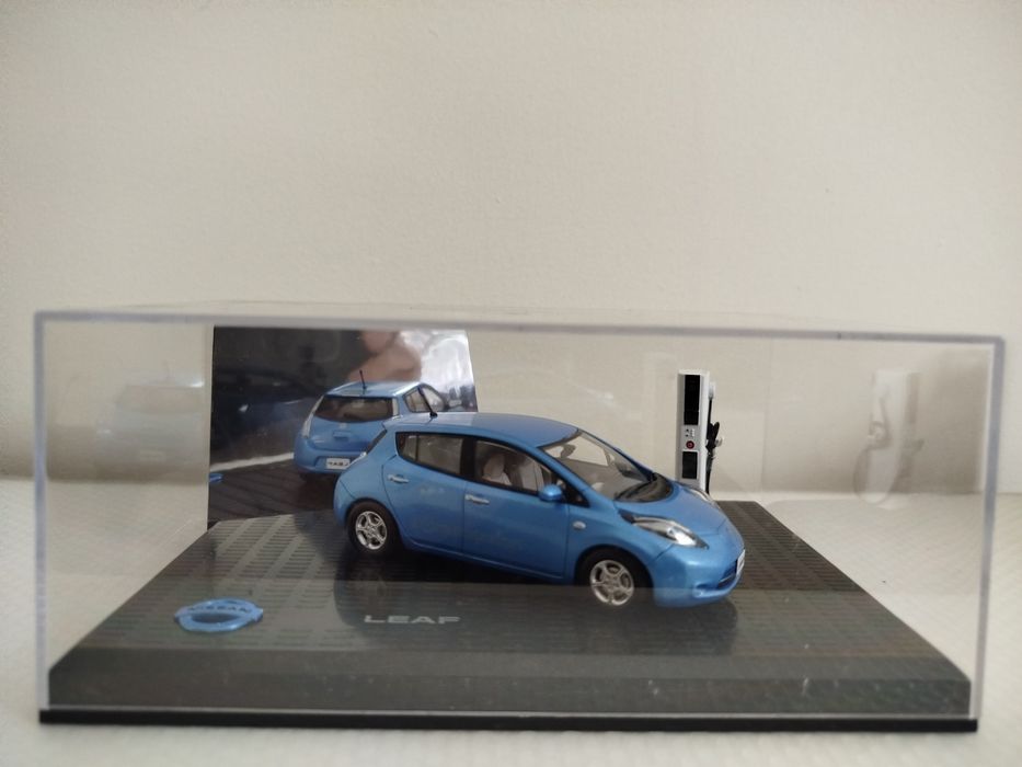 Miniatura Nissan Leaf 1/43 Nova