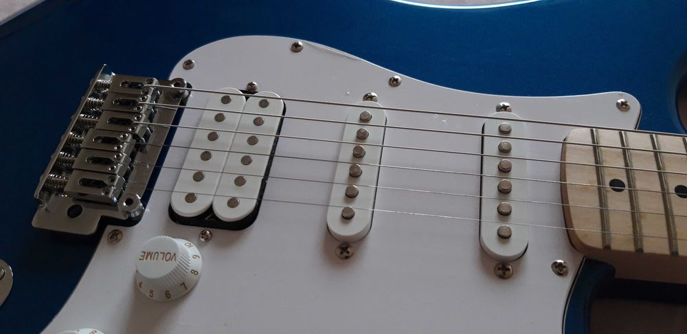 Guitarra elétrica Squier Fender Stratocaster HSS - NOVO.