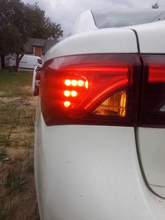 Toyota avensis t27/t29 II lift 15-18 lampa lewy tył sedan eu