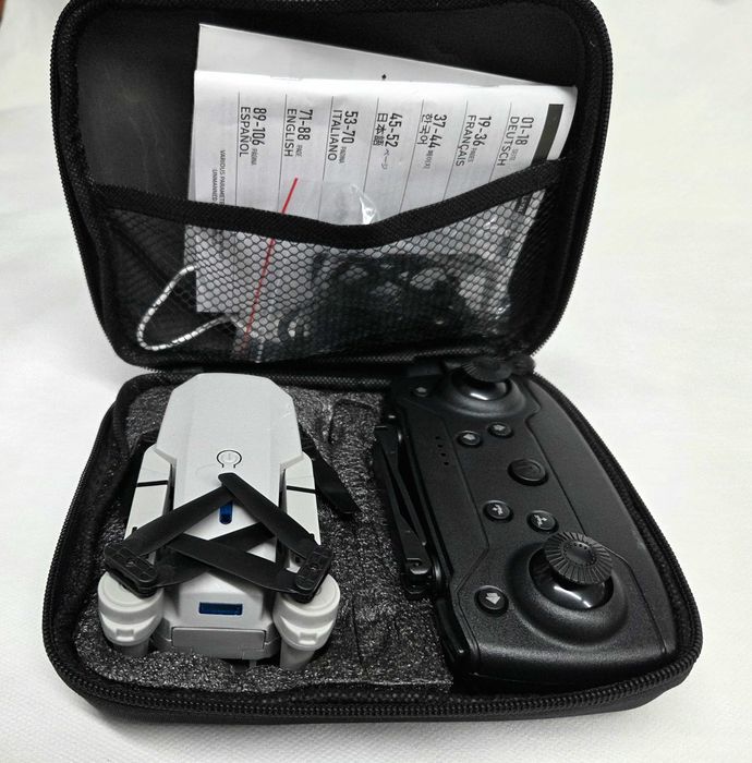 Drone Pacegle E88 Pro com câmara, comando e mala de transporte