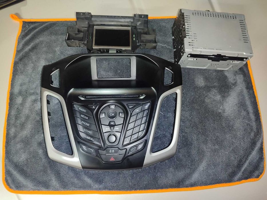 Штатна магнітола на Ford focus 2013