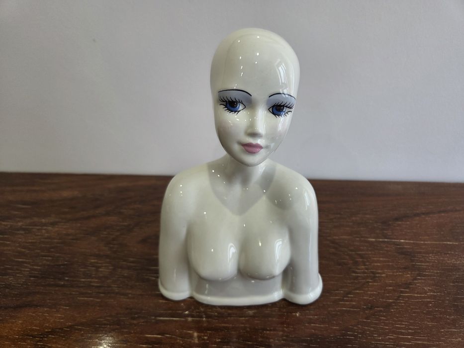 Busto feminino em cerâmica