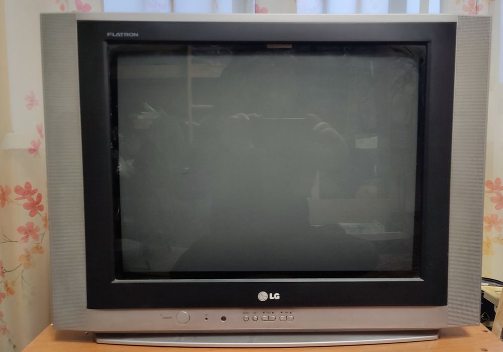 Телевізор LG  21FC2RG в гарному стані