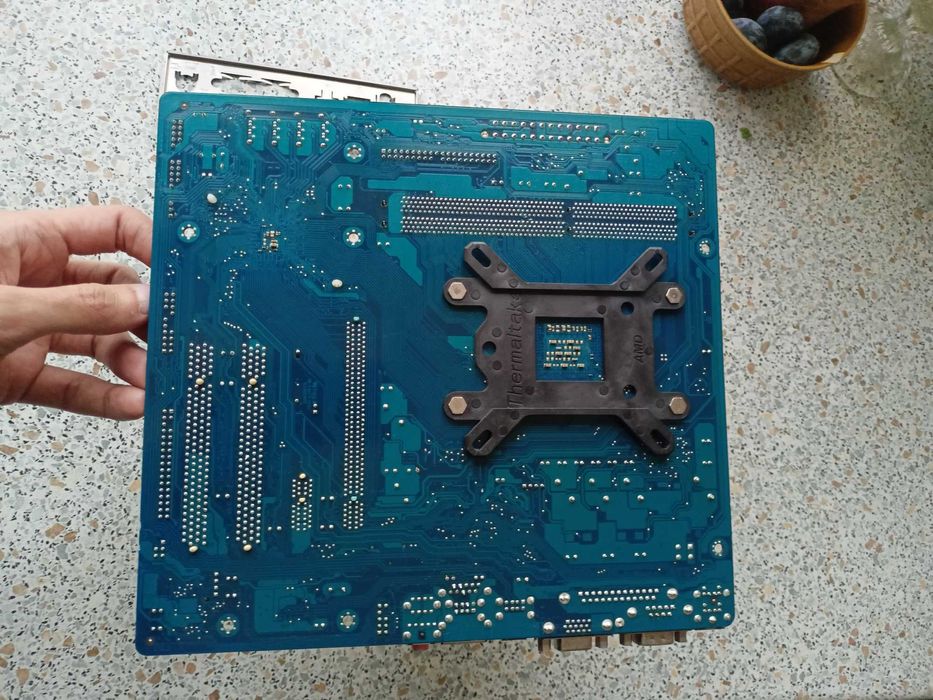 Płyta główna Gigabyte GA-M68MT-D3 + AMD Athlon II X2 250 + duży cooler