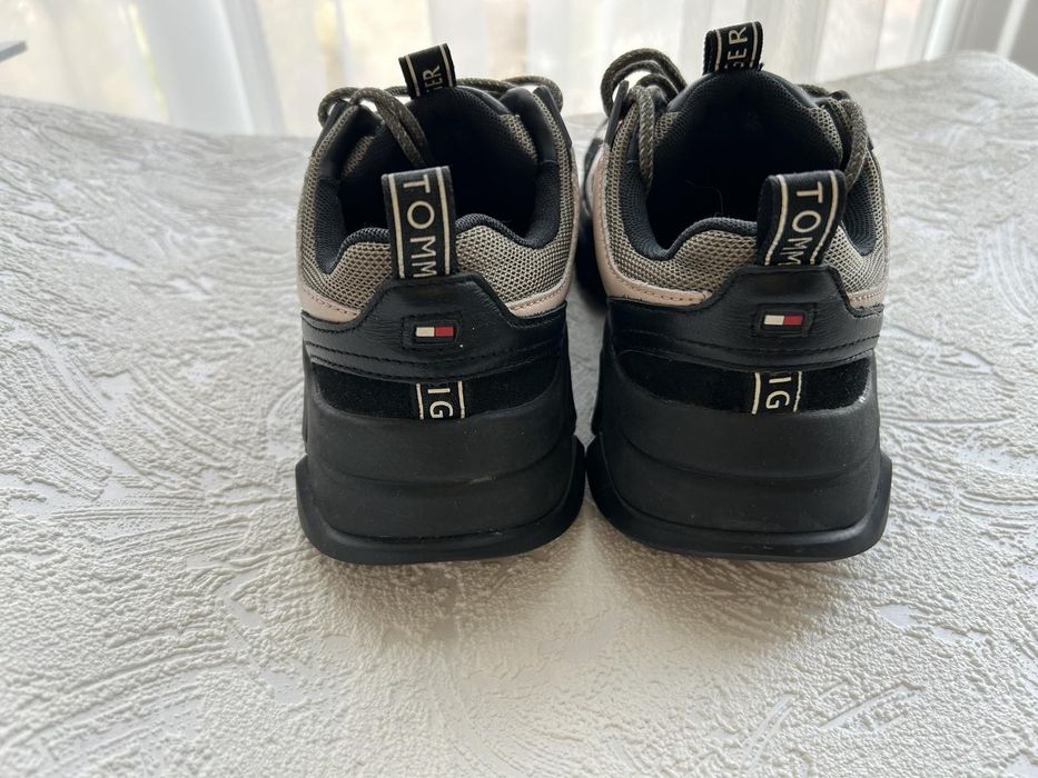 Кросівки Tommy Hilfiger р.37 (зимові)