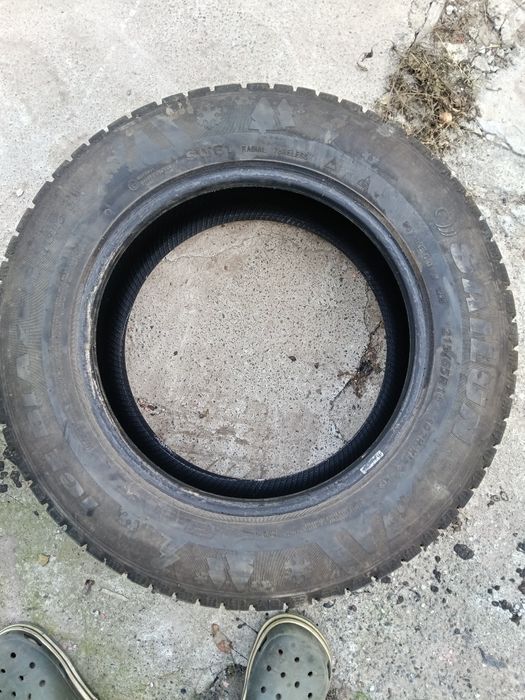 Зимові шини 215/65 R16