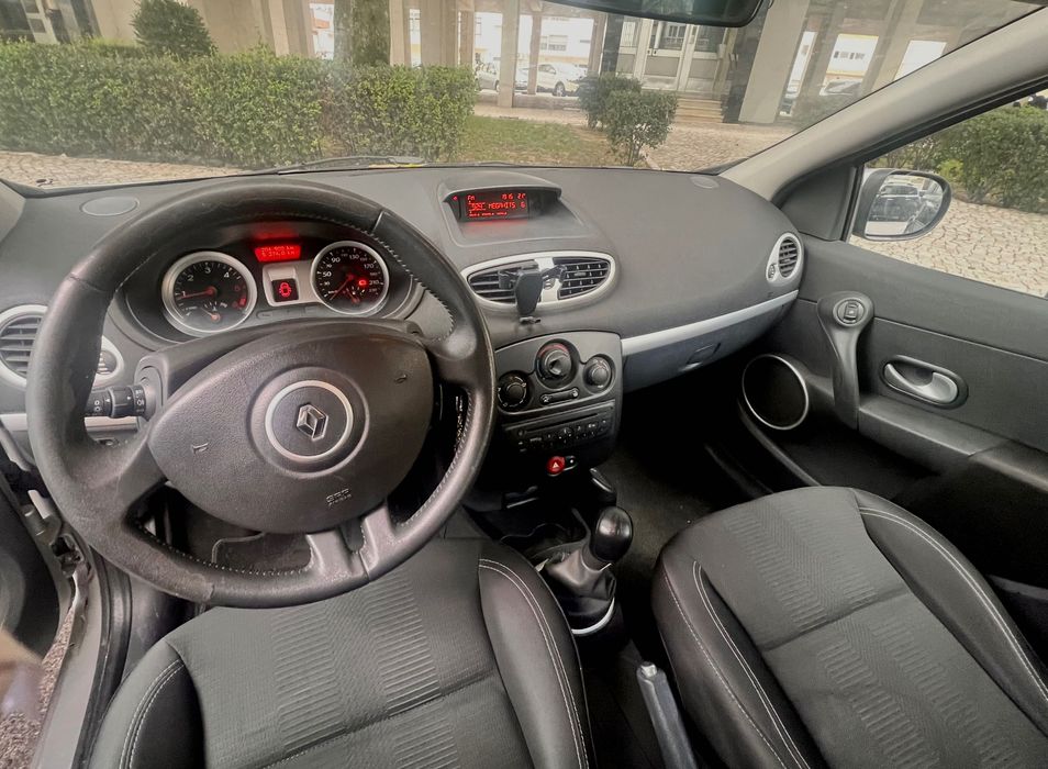 Carro Renault Clio 2010