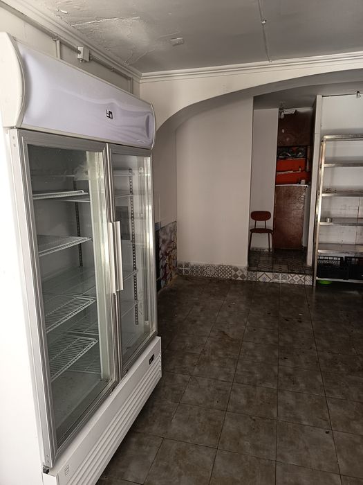 Frigorífico de duas portas (como novo), nunca utilizado, permaneceu no armazém depois de comprado