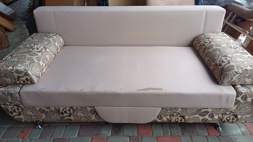 Продам диван еврокнижку.