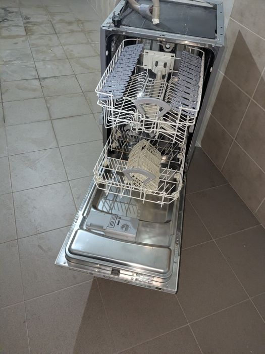 Посудомийка Ariston Hotpoint вбудована 45 см.