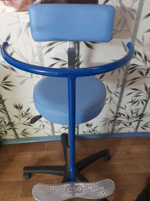 Детское кресло для стрижки.