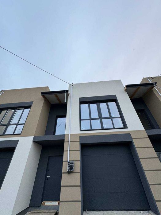 Продам Готовий Таунхаус 125 м2 з гаражем та комунікаціями в Крихівцях!