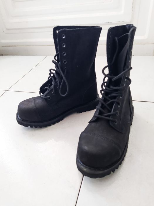 Botas biqueira de aço em pele genuína nunca usadas