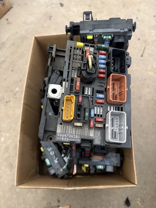 BSM блок запобіжників R06 R05 R04 R02 R09 L01 L06 L11 Z05 Z02 Z06 Z03