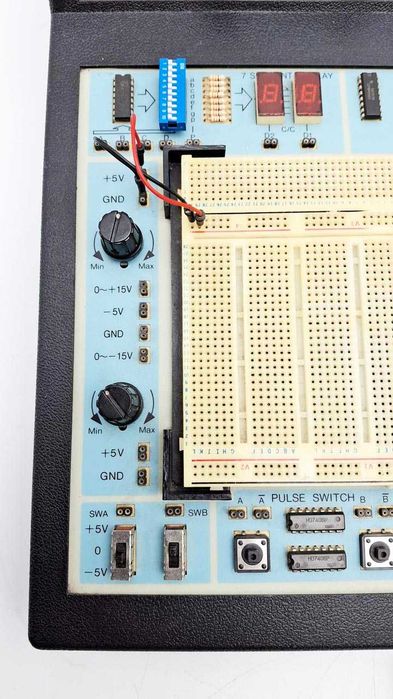 Laboratório Digital Breadboard com fonte gerador sinais displays etc