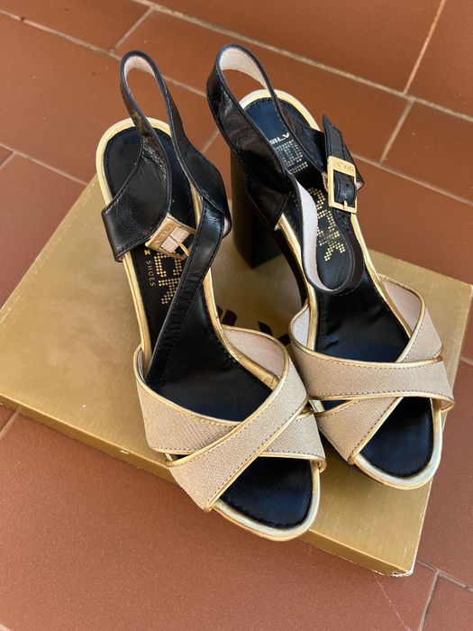 Sandálias altas abertas de pele tam. 38