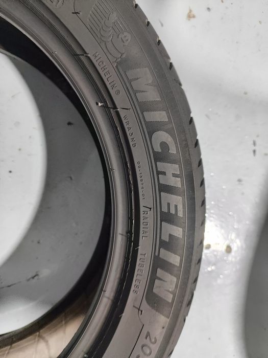 2 pneus semi novos 205-50R17 Michelim - Oferta dos portes