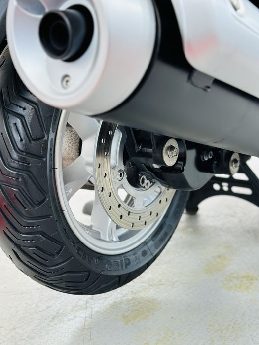 скутер Suzuki Burgman 200 в оригіналі тільки з Японії є доставка