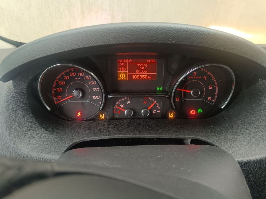 Автомобиль Opel Movano