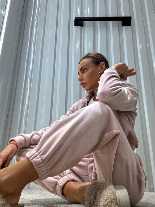 Теплий жіночий костюм