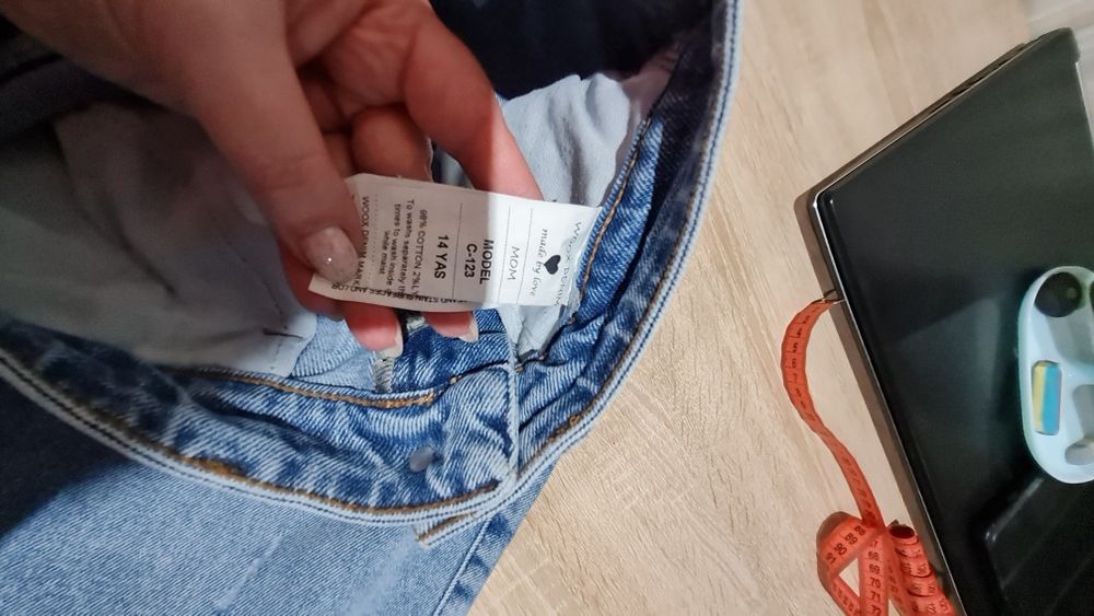 Продам джогеры на девочку в хорошем состоянии.