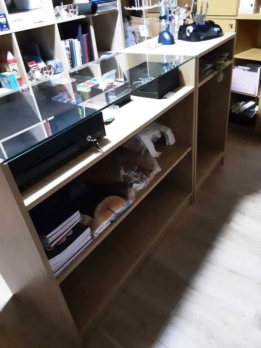 Vendo Balcão de Atendimento com Montra em Vidro e Bloco para PC