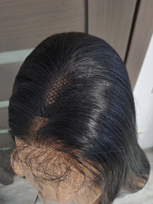 Peruca longa preta com renda