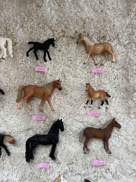 Modele figurki koni Schleich