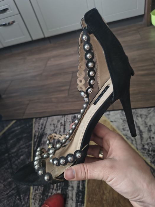 Sprzedam buty na obcasach