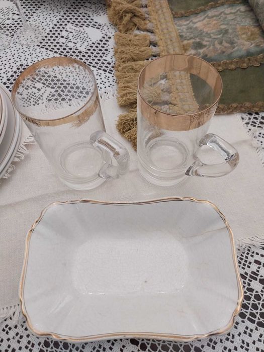 Selling Vintage Tableware437356755136686085
