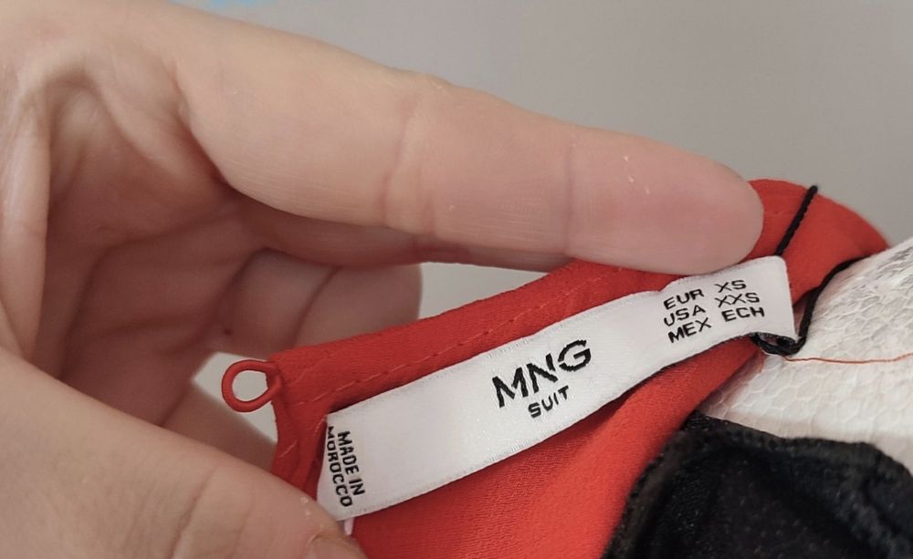 Czerwony elegancki kombinezon Mango kopertowy dekolt