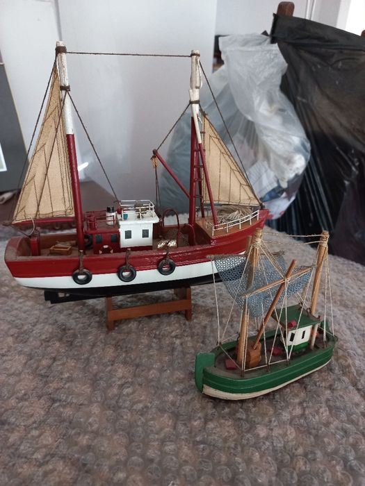 Decoração-Antiguidade de - duas traineras em madeira