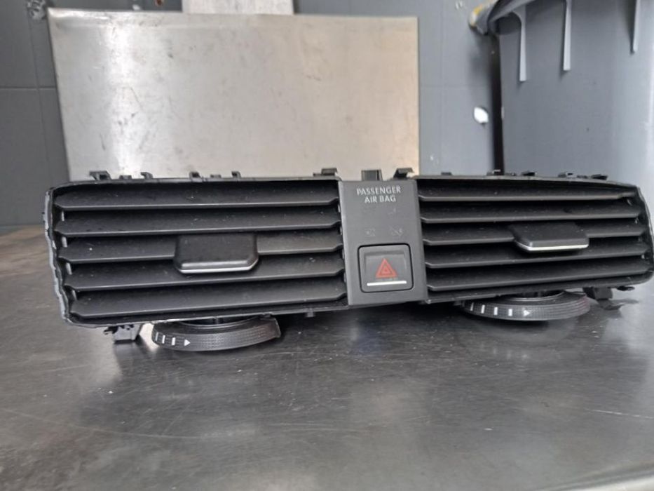 Grelha sofagem central Volkswagen Golf VII