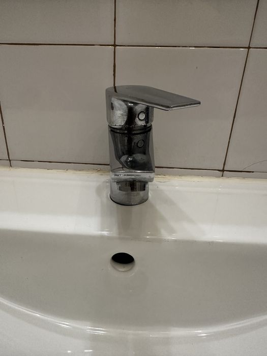 Movel de WC com tampo de ceramica e torneira