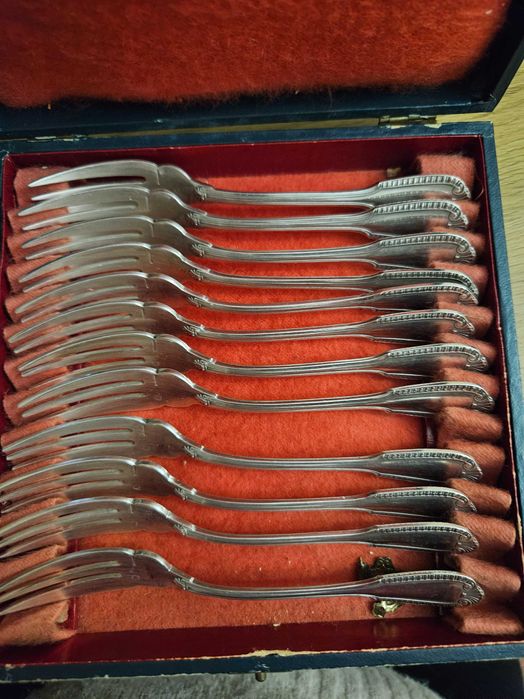 Вінтажний набір посріблених десертних виделок