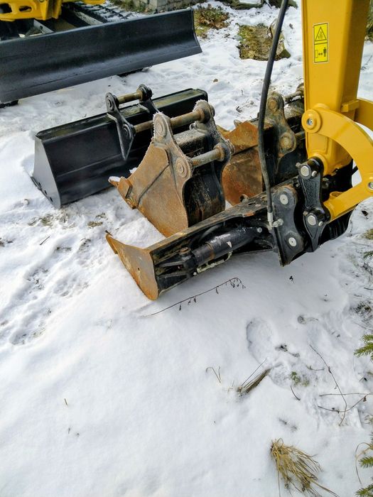 Minikoparka caterpillar 302.7 + wiertnica