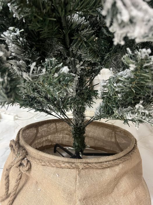 Árvore de Natal com efeito de neve