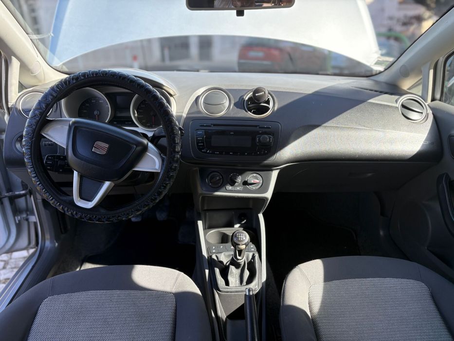 Seat ibiza de 2009 um 1.2  a gasolina  de 3 cilindros motor corrente so por chamada